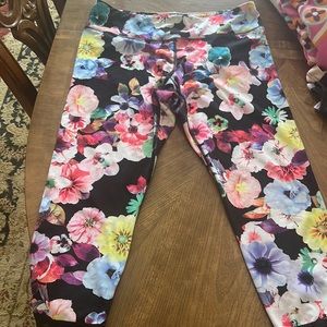 Old Navy Flower 🌸 XL yoga pants
